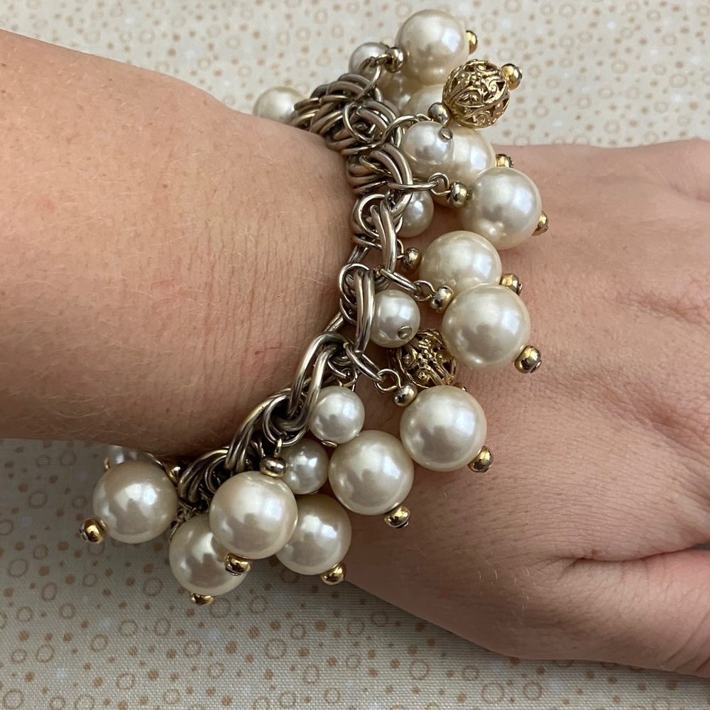 Vintage Faux Pearl and Gold Bauble Chain Bracelet - Picture 2 of 4